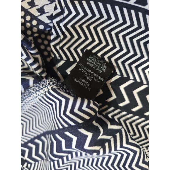 Skies are Blue women's blue chevron print short sleeves VNeck Blouse large - Picture 7 of 8